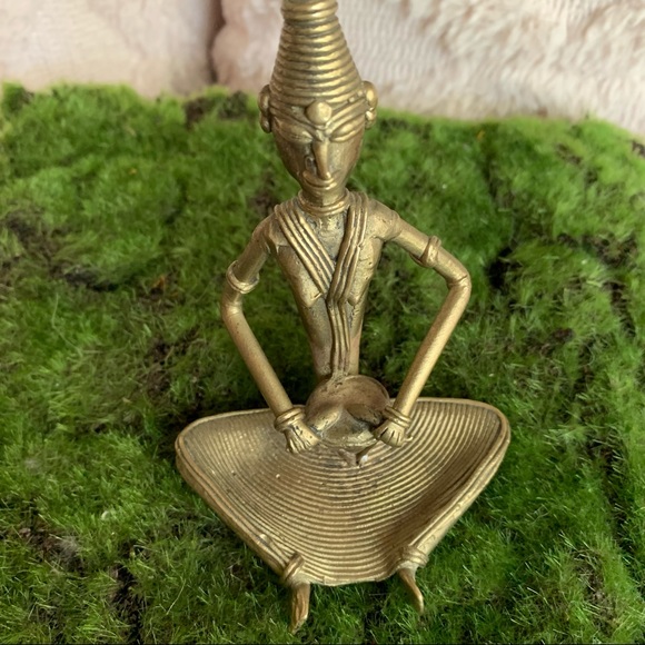 Dhokra brass color sitting lady musician tribal drummer figure table accent - Picture 3 of 15